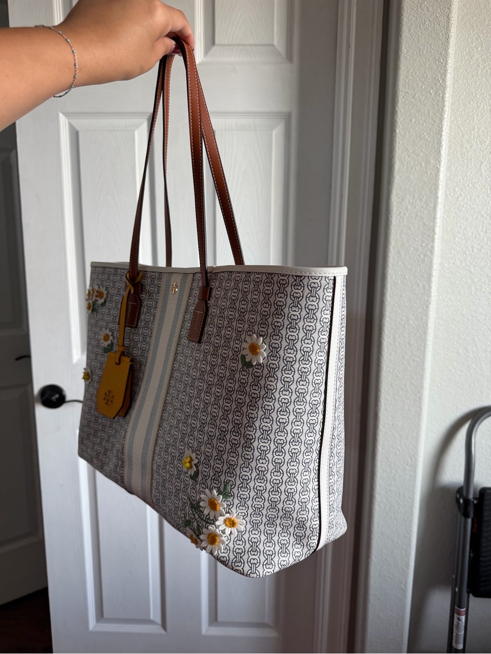 Tory Burch Tote Bag with Daisy Embroidery & Brown Leather Handles - Picture 3 of 8